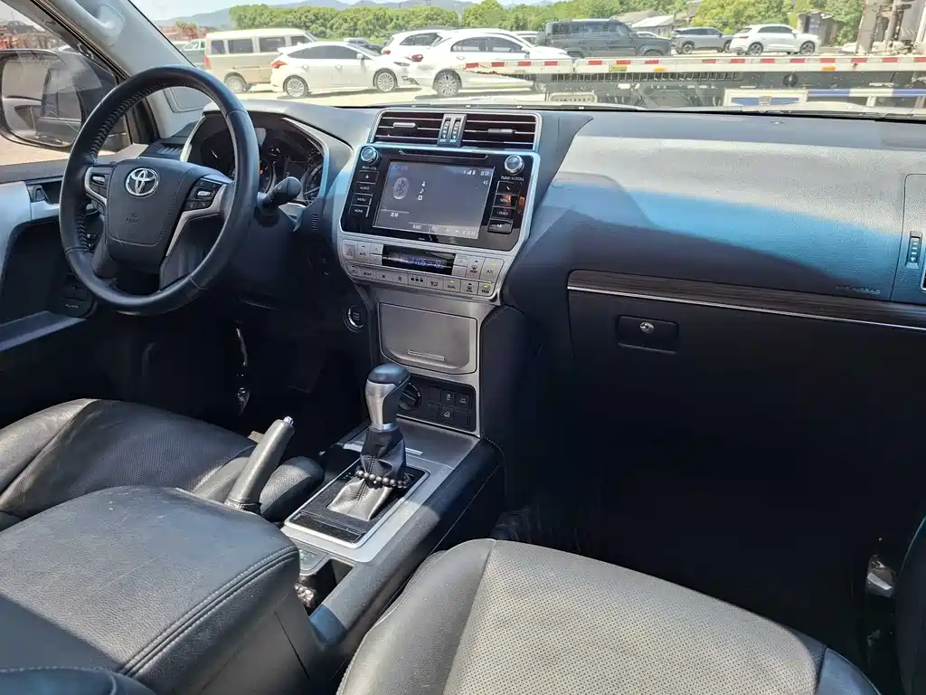 Toyota Prado 2018 — фото 15