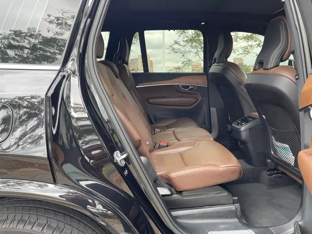 Volvo XC90 2022 — фото 15