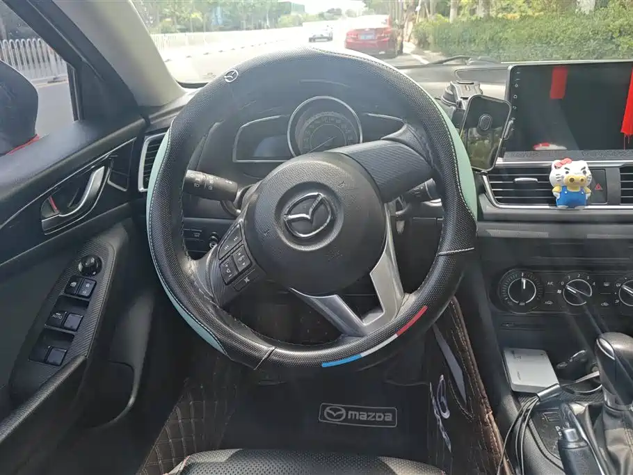 Mazda 3 Axela 2017 — фото 15