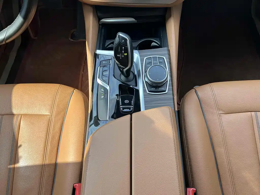 BMW 6 Series GT 2020 — фото 24