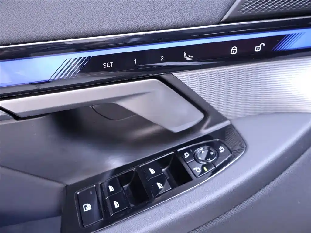 BMW 5 Series 2025 — фото 17