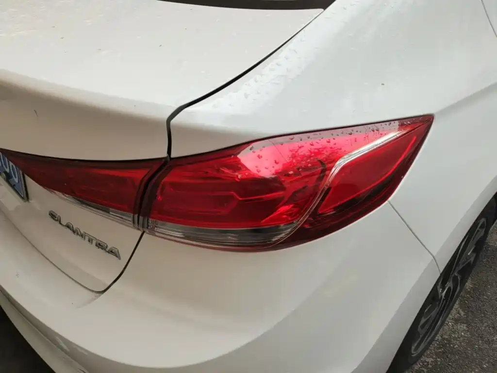 Hyundai Elantra 2019 — фото 8