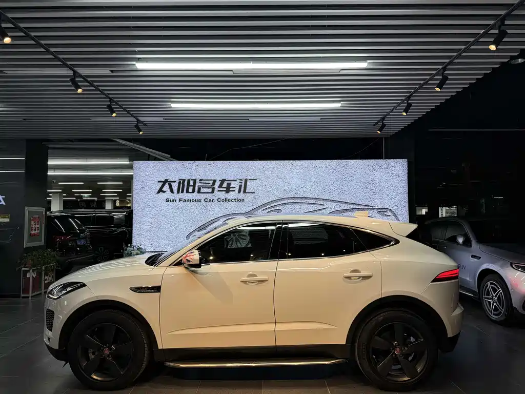 Jaguar E-PACE 2019 — фото 3