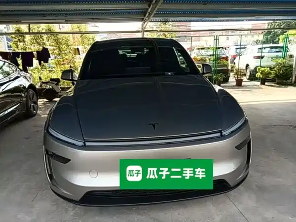 Tesla Model Y L 2026