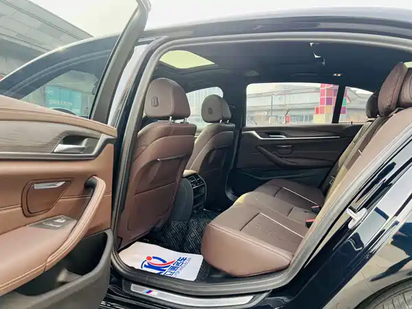 BMW 5 Series 2023