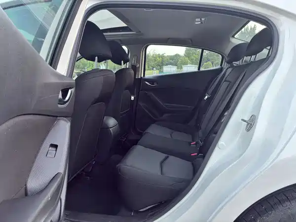 Mazda 3 Axela 2015