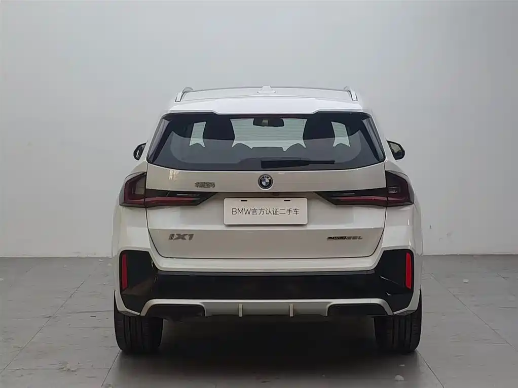 BMW iX1 2025