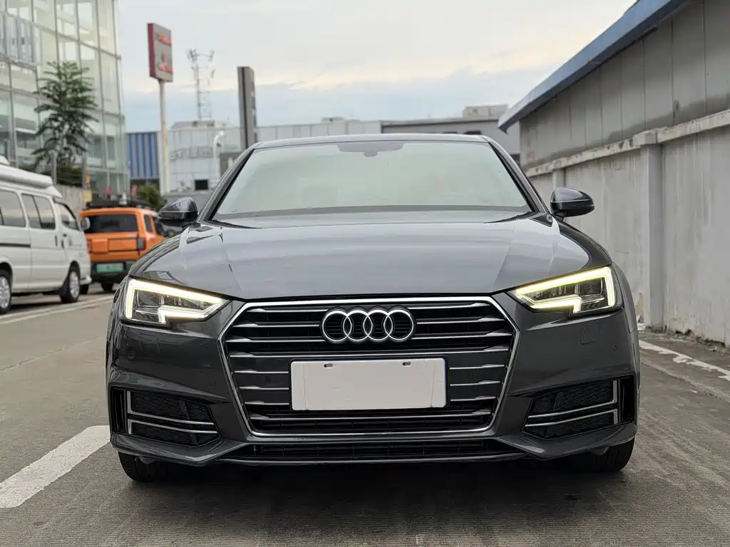 Audi A4L 2019