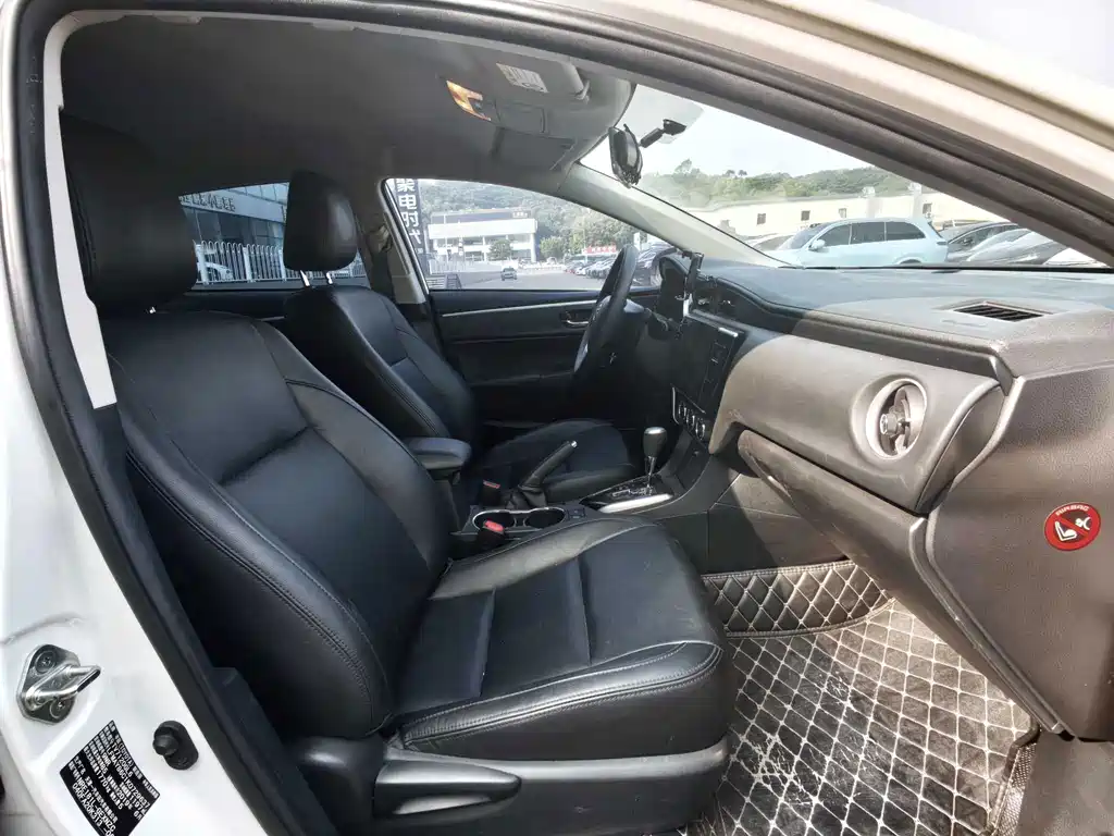 Toyota Corolla 2018 — фото 12
