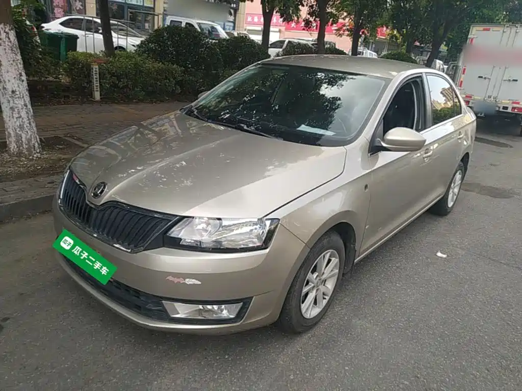 Skoda Rapid 2015 — фото 1