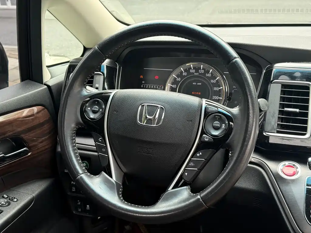 Honda Elysion 2016