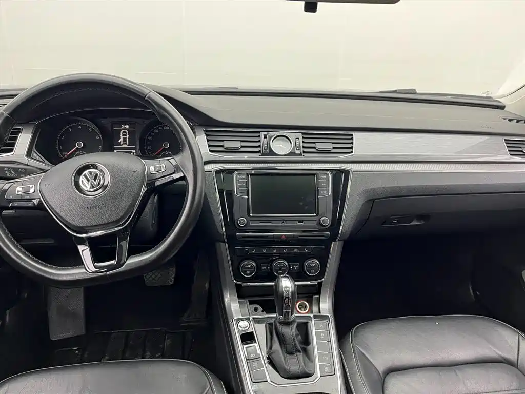 Volkswagen Passat 2018 — фото 8