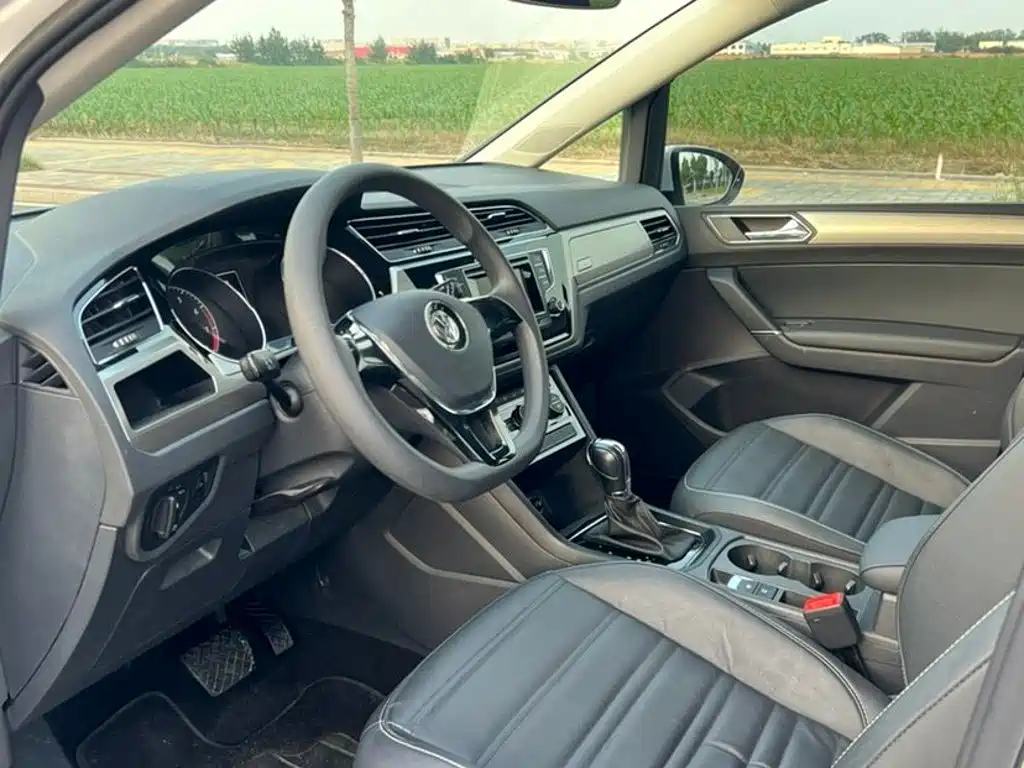 Volkswagen Touran 2016