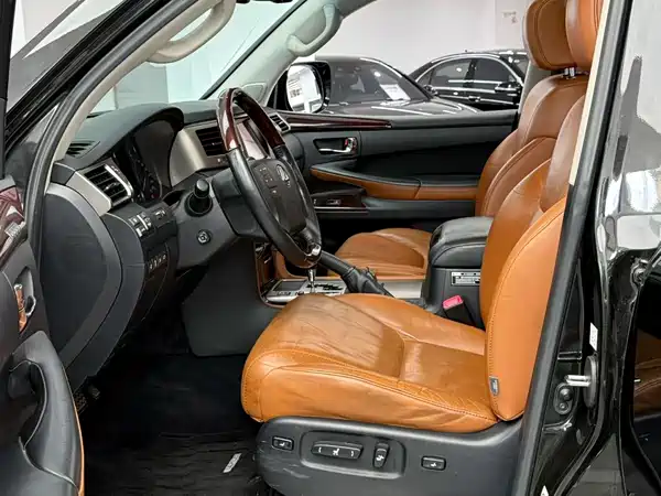 Lexus LX 2013