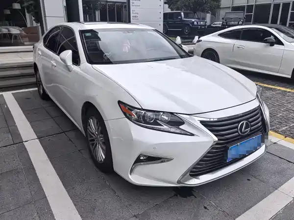 Lexus ES 2016