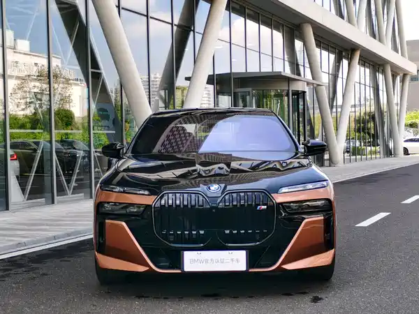 BMW i7 M70L 2024