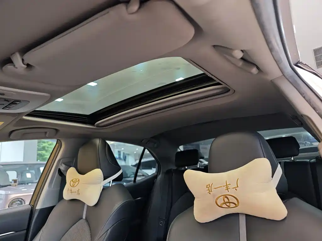 Toyota Camry 2018 — фото 13