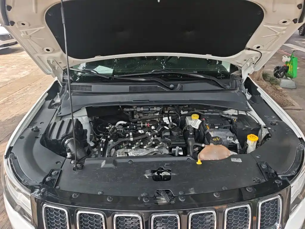 Jeep Compass 2017 — фото 20