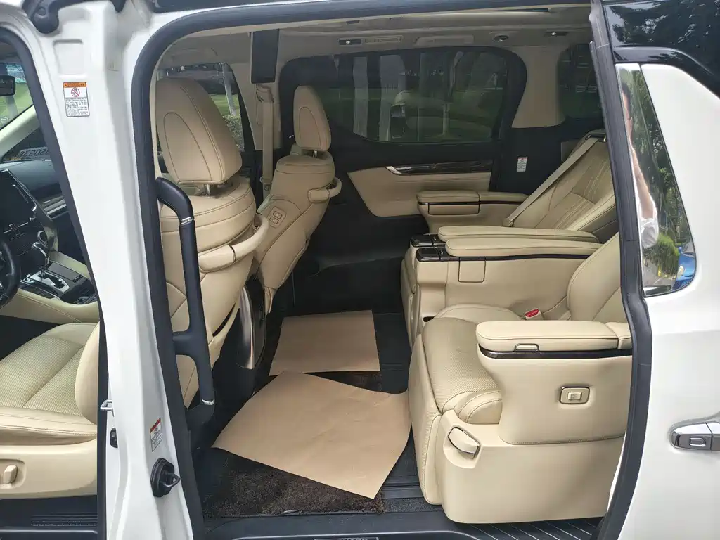 Toyota Alphard 2022 — фото 7