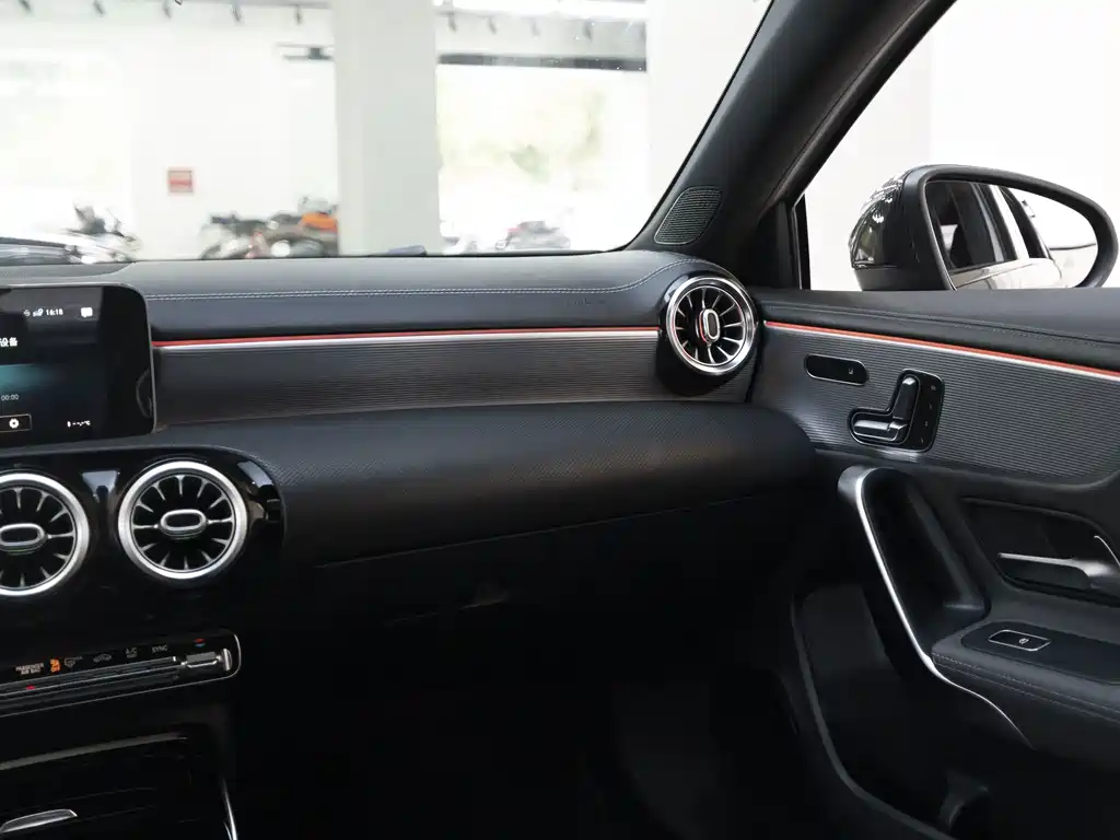Mercedes-Benz A-Class AMG 2020 — фото 10
