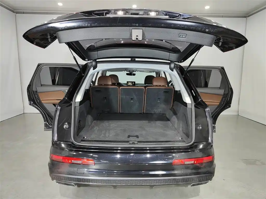Audi Q7 2019 — фото 16