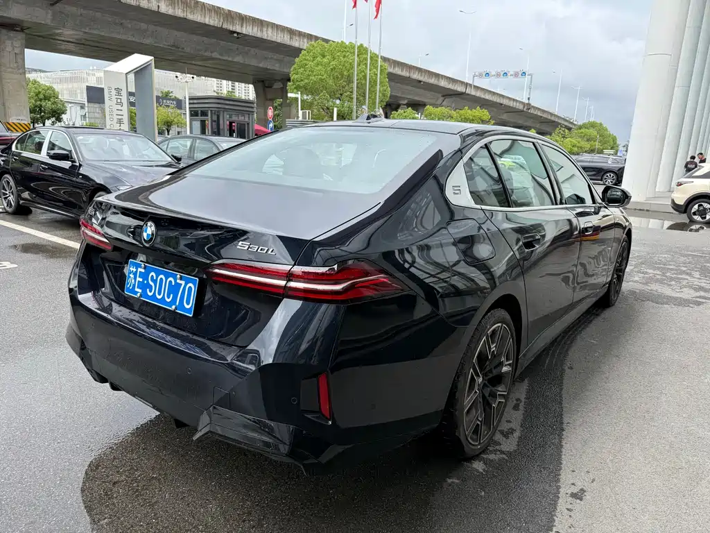 BMW 5 Series 2025