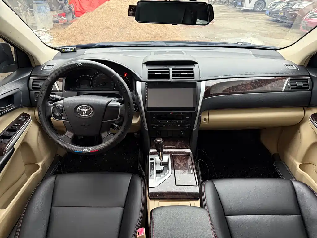 Toyota Camry 2016 — фото 7
