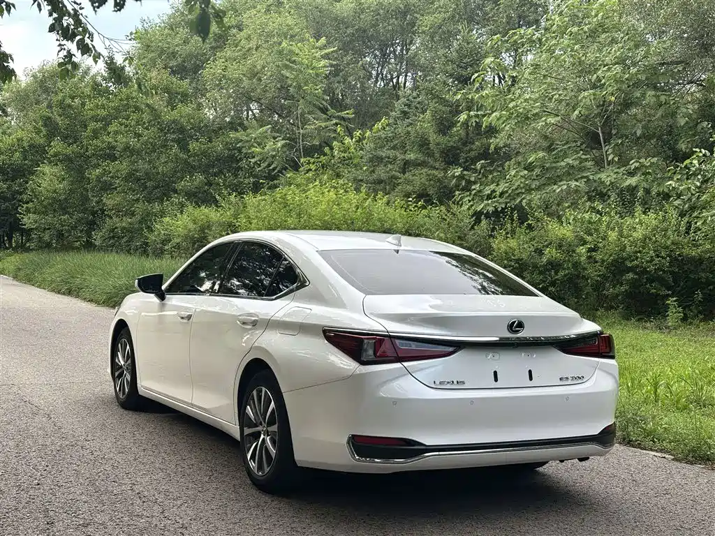 Lexus ES 2021 — фото 6