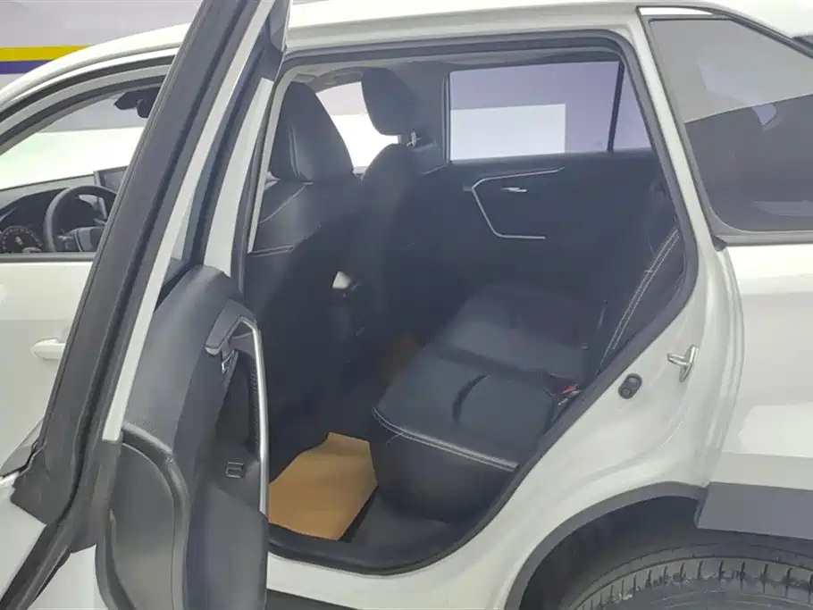 Toyota RAV4 2022 — фото 11