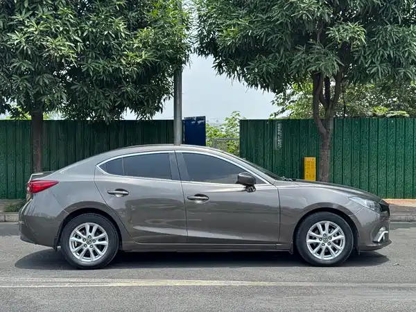 Mazda 3 Axela 2015