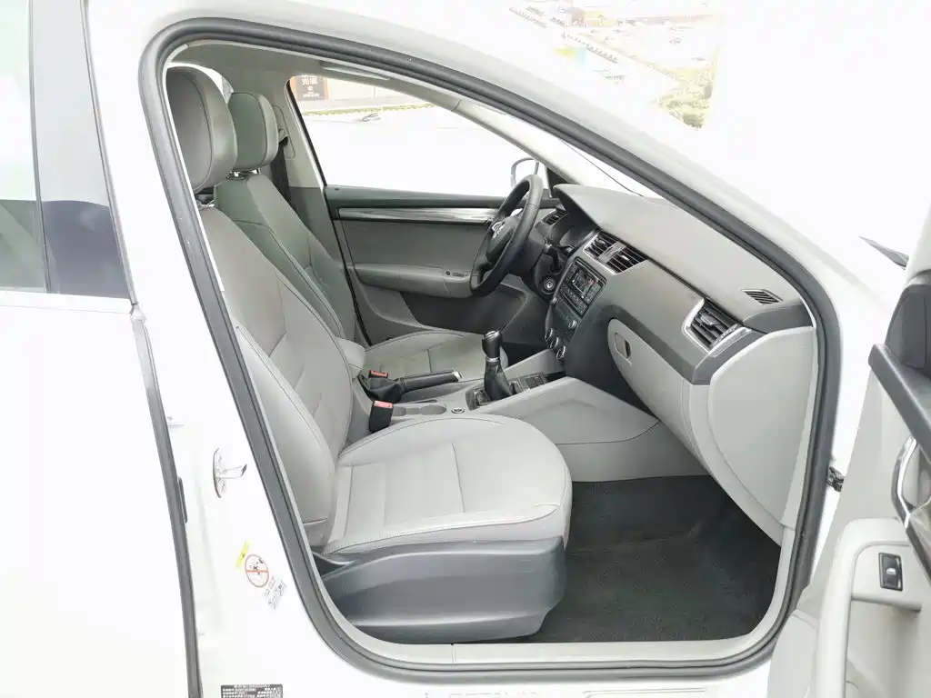 Skoda Octavia 2015 — фото 23