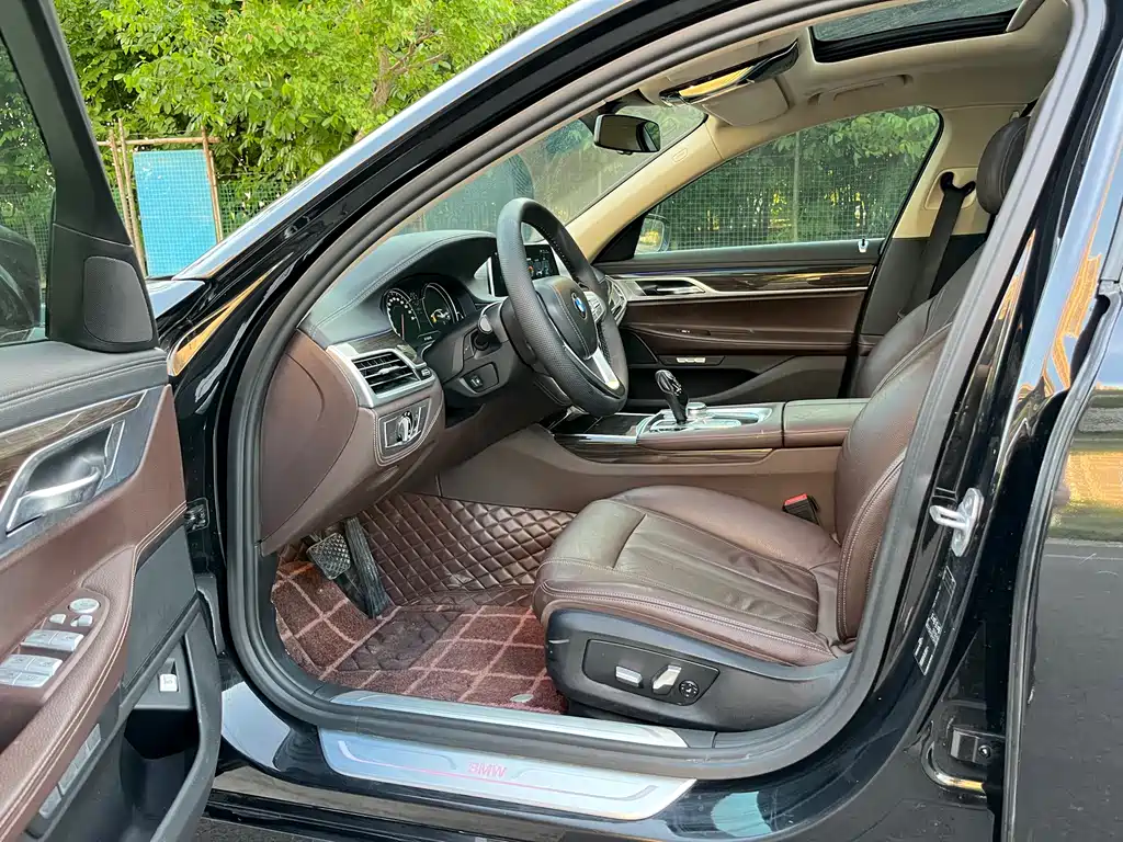 BMW 7 Series 2017 — фото 11