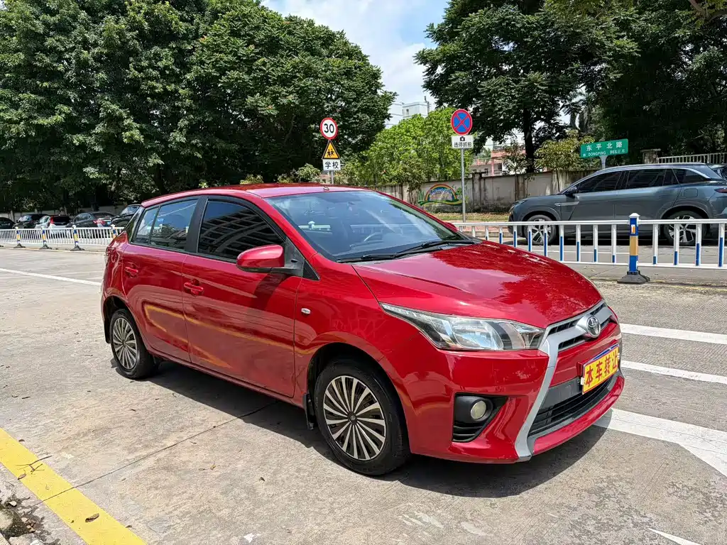 Toyota Yaris L 2015 — фото 3