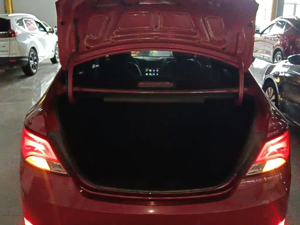 Hyundai Verna 2014 — фото 19