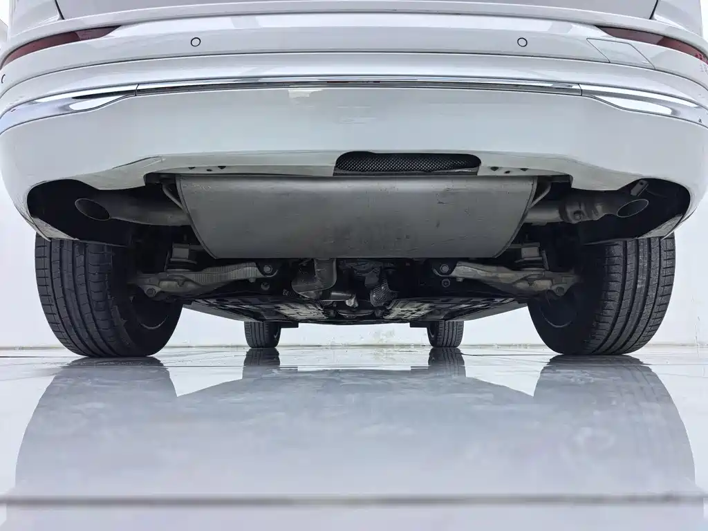 Volvo XC60 2023 — фото 29