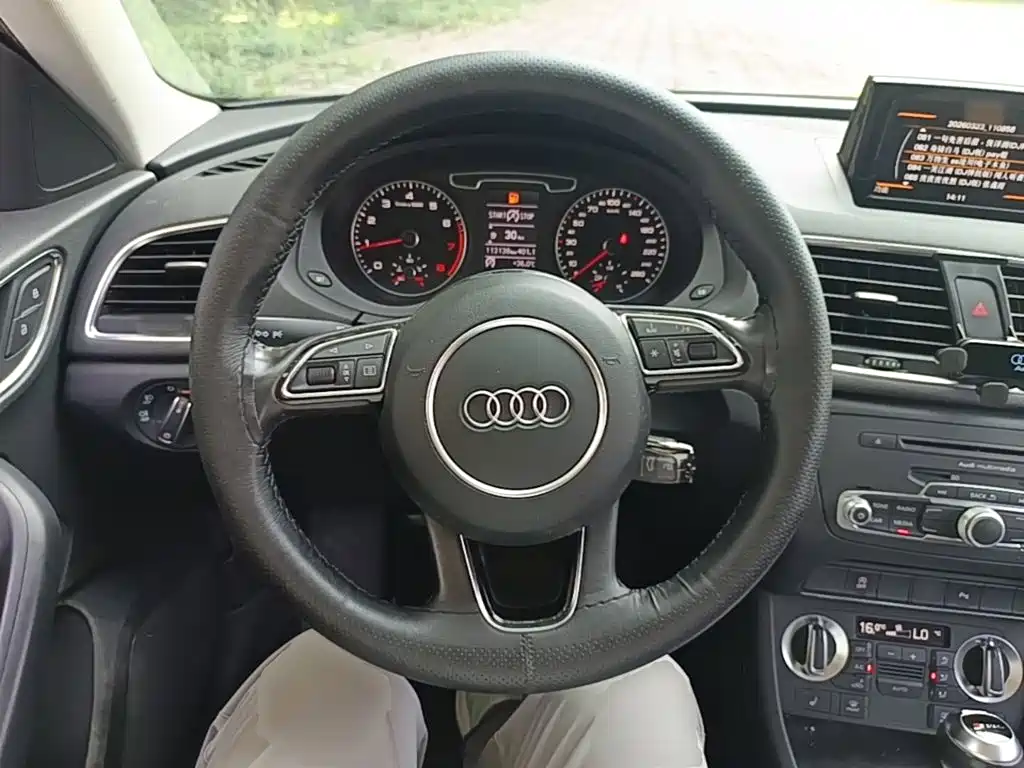 Audi Q3 2014 — фото 11