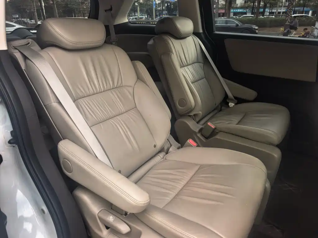 Honda Odyssey 2018 — фото 10
