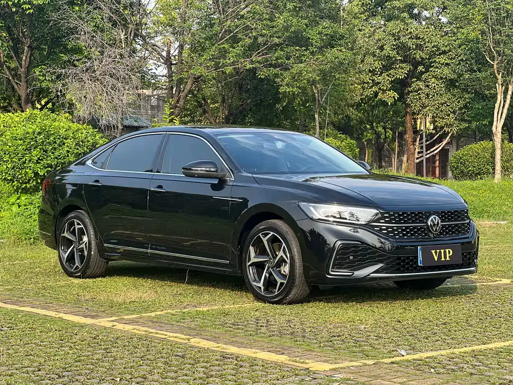 Volkswagen Passat 2023