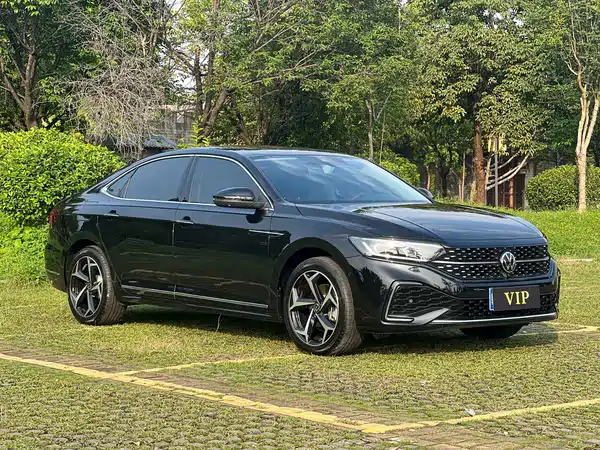 Volkswagen Passat 2023