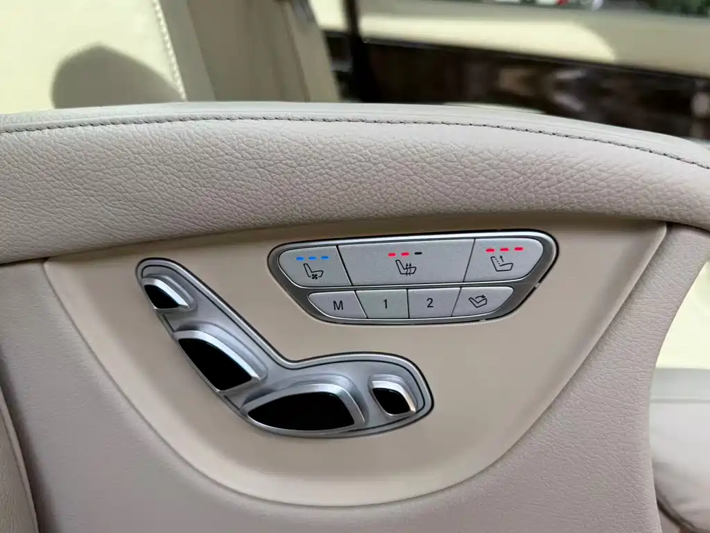 Mercedes-Benz V-Class 2019 — фото 19