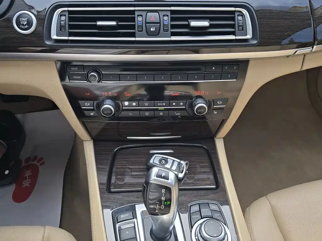BMW 7 Series 2011 — фото 17