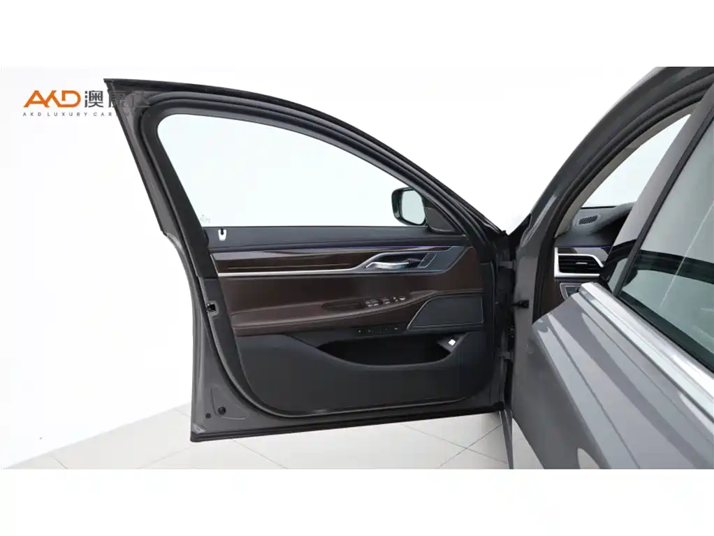 BMW 7 Series 2023 — фото 10