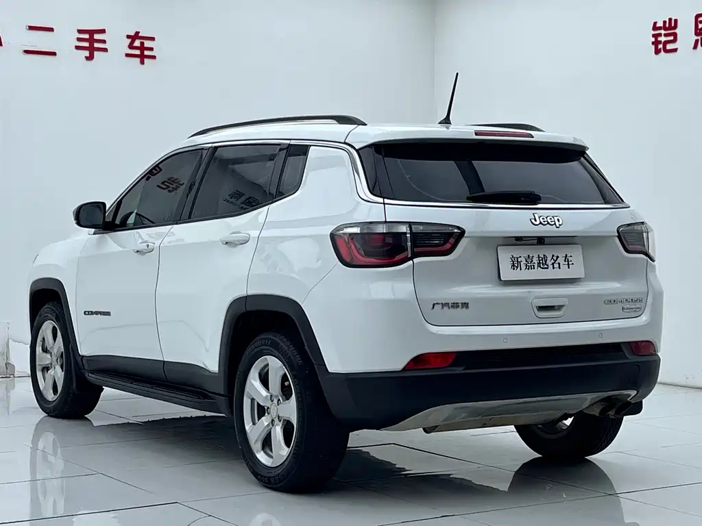 Jeep Compass 2018 — фото 16