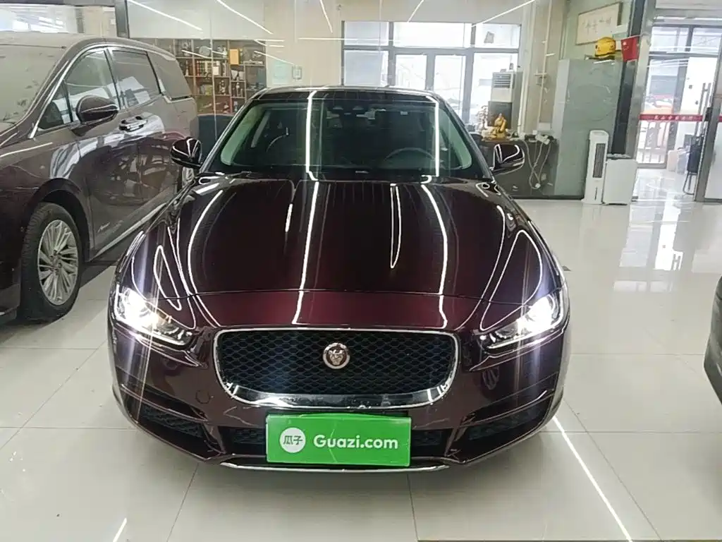 Jaguar XEL 2018 — фото 3