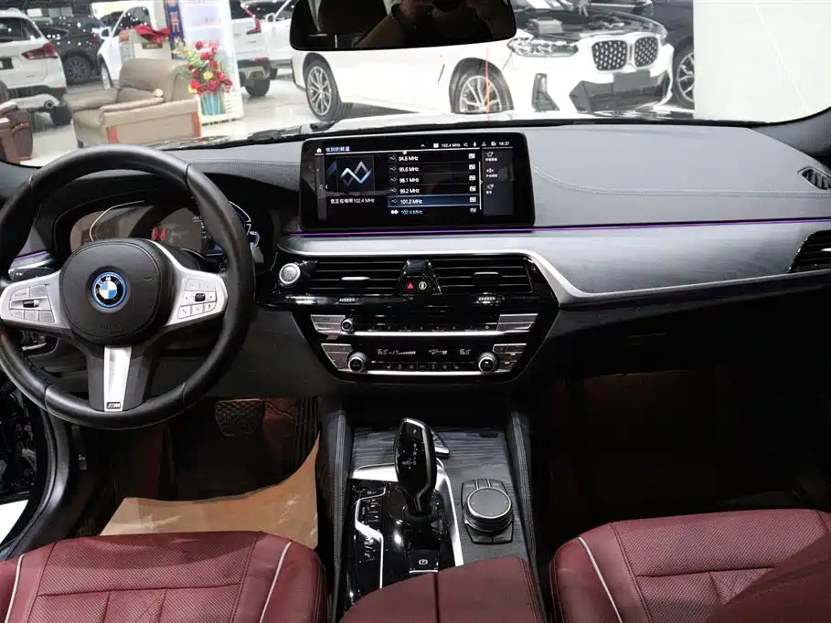 BMW 5 Series New Energy 2023 — фото 9