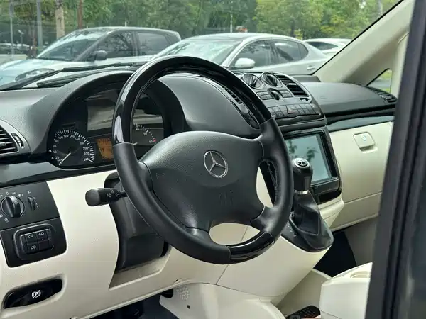 Mercedes-Benz Vito 2013