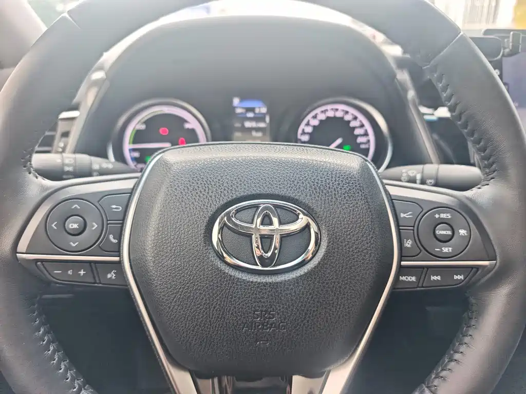 Toyota Camry 2023 — фото 14