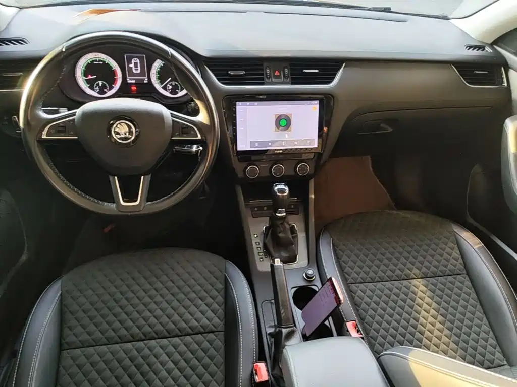 Skoda Octavia 2018 — фото 10