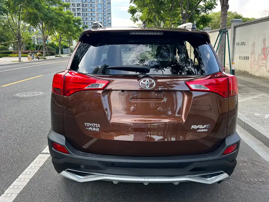 Toyota RAV4 2015 — фото 16