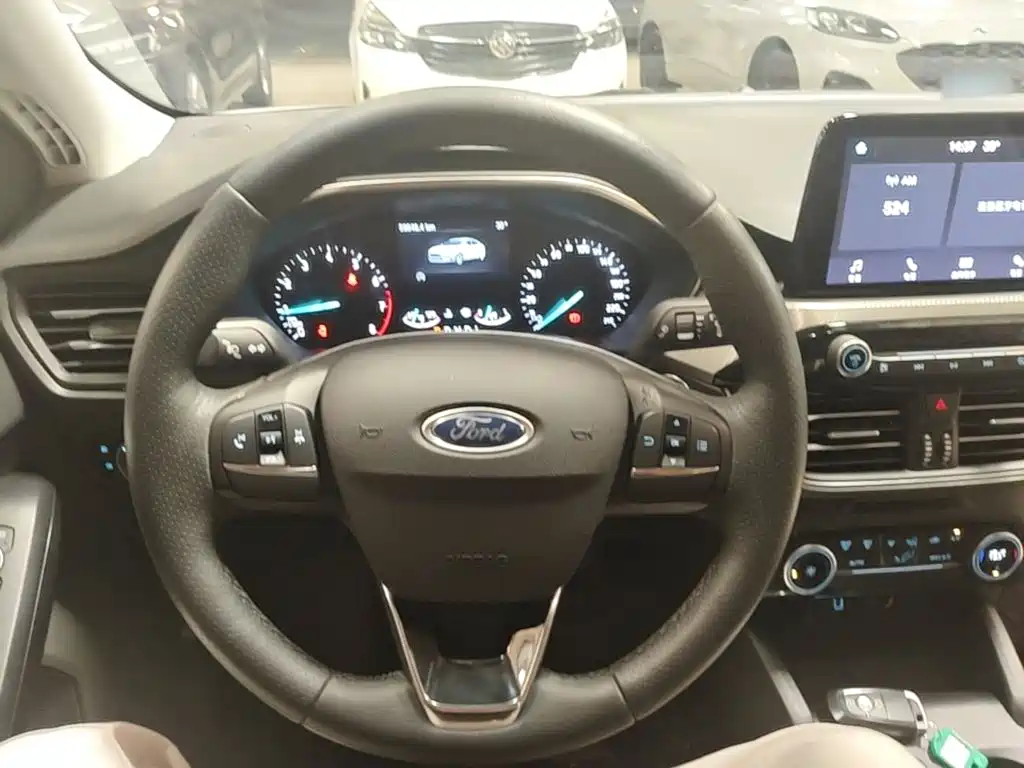 Ford Focus 2020 — фото 11